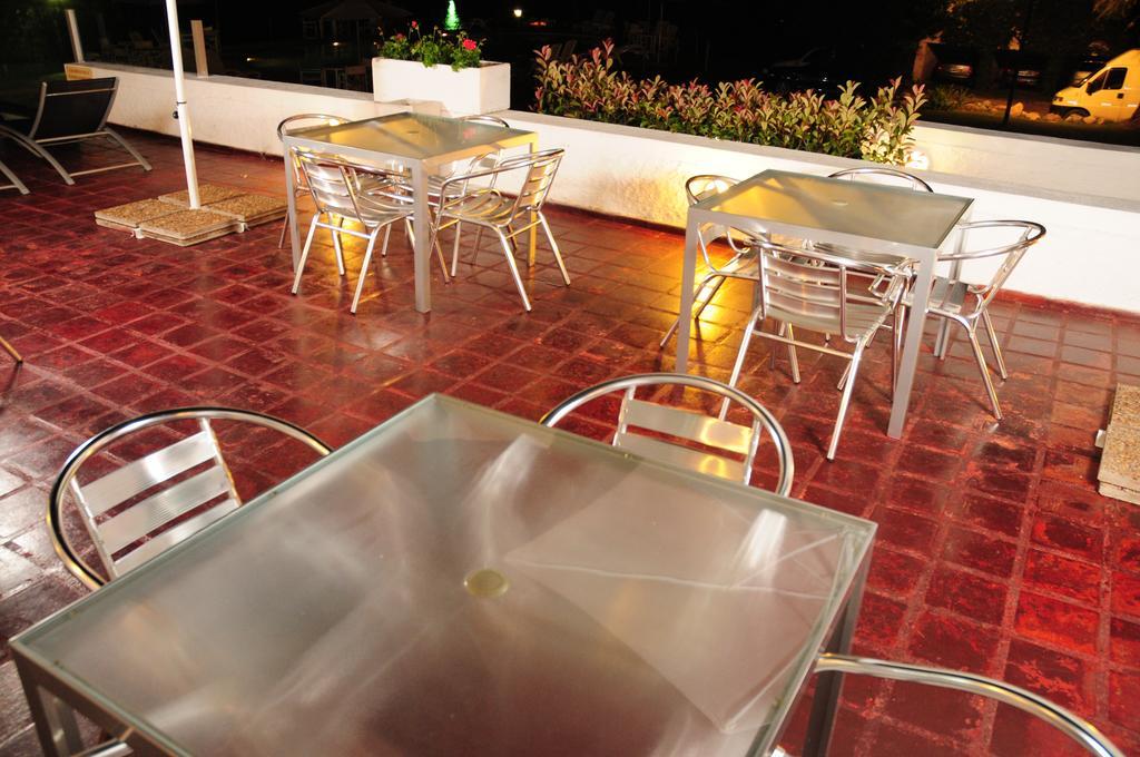 Hostal De La Costa Villa Carlos Paz Exteriör bild