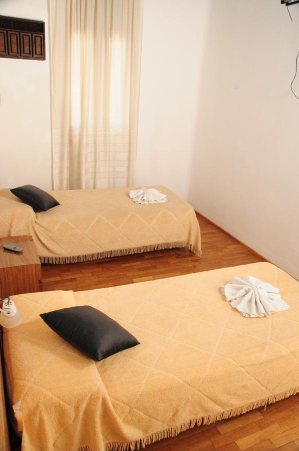 Hostal De La Costa Villa Carlos Paz Exteriör bild